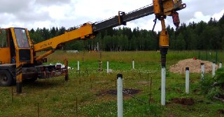 Закручивание винтовых свай в Черногорск. Аренда машины для закручивания свай цена от 2966 руб